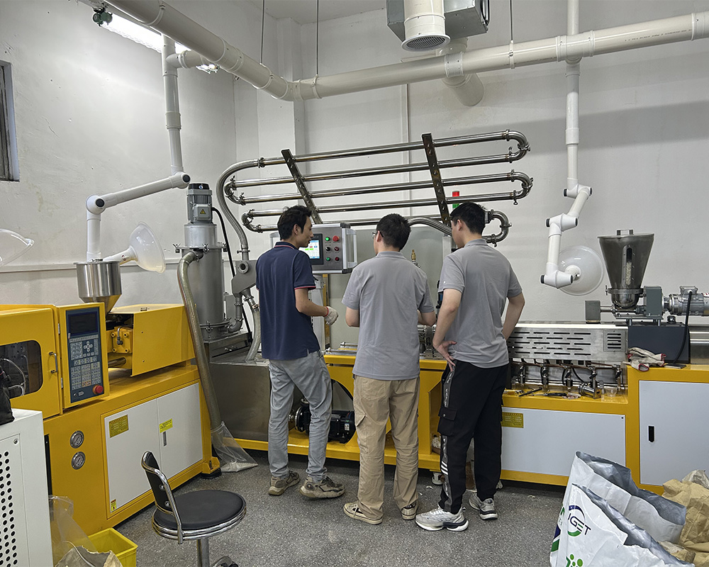 注塑機(jī)使用現(xiàn)場(chǎng)